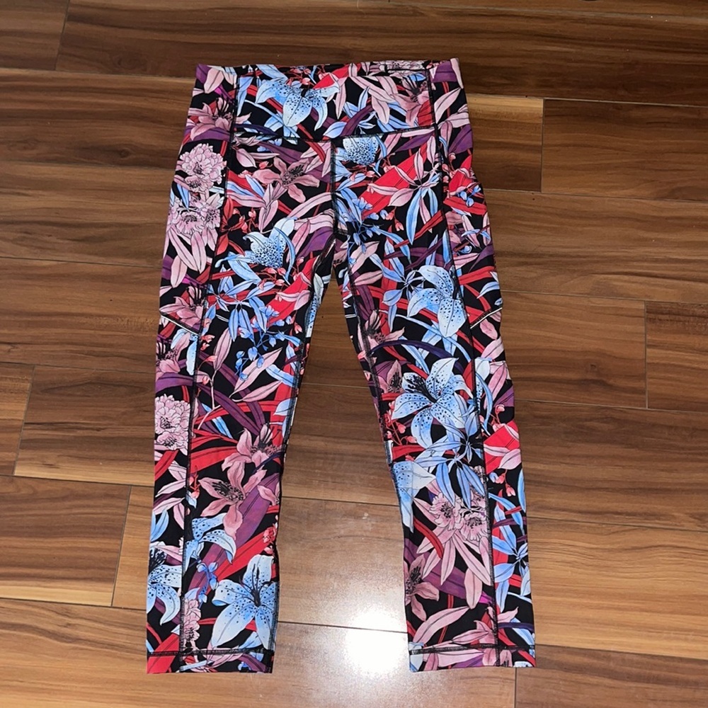 A fabulous pair of lululemon leggings with side pockets